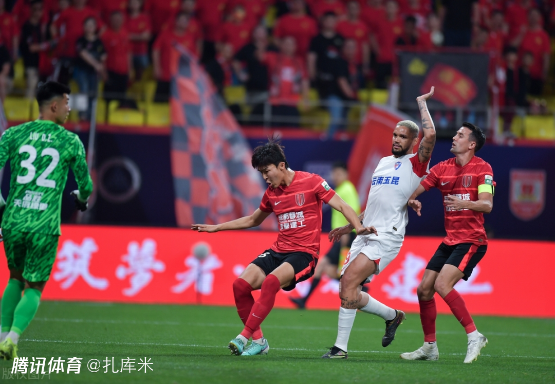 成都蓉城训练开放日，冲刺阶段绝杀压哨引欢呼，社区盾在即，身体对抗强度拉满的简单介绍亚博APP下载